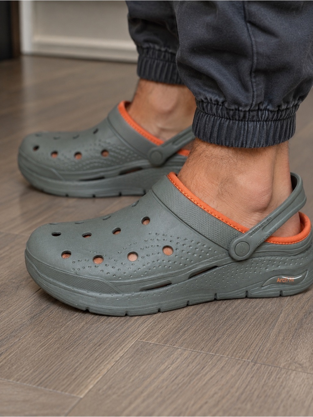 NWT Skechers Foamies Arch Fit Clogs Olive/Orange Size 9